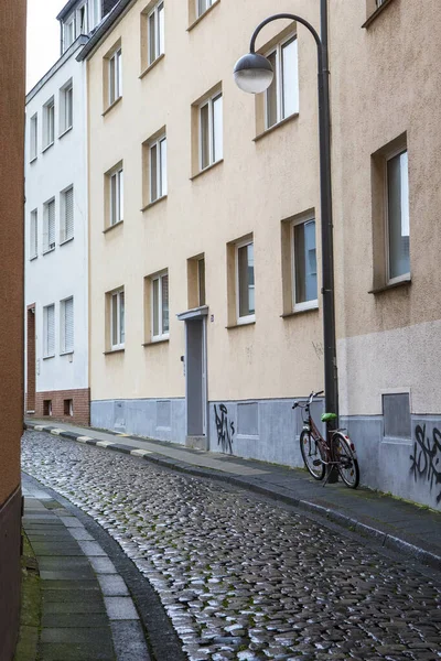 Colônia Alemanha Fevereiro 2020 Uma Rua Paralelepípedos Tradicional Nos Subúrbios — Fotografia de Stock