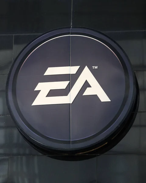 Cologne, Germany - February 20th 2020: Close-up of the Electronic Arts company logo, pictured on the exterior of their office in Cologne, Germany. — Stockbild Cologne Germany February 20Th 2020 Close Electronic Arts Company Logo — Stockfoto