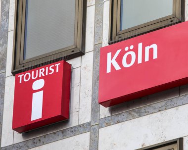Köln, Almanya - 16 Şubat 2020: Köln, Almanya 'daki Köln Turizm Bilgileri' nin dış yüzeyi.