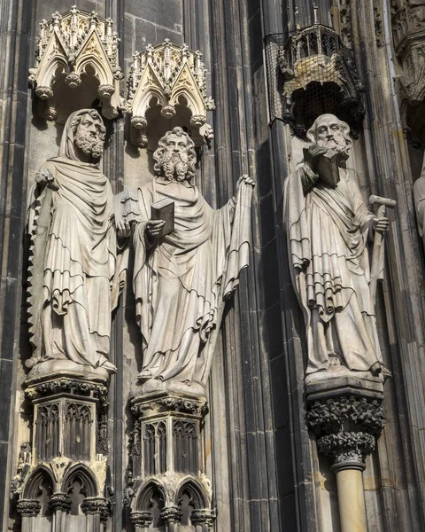 Großaufnahme Von Skulpturen Der Außenfassade Des Historischen Kölner Doms Der — Stockfoto