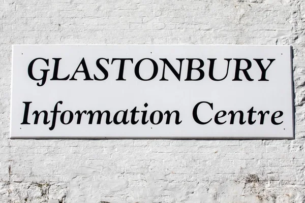 Glastonbury Storbritannien Mars 2020 Skylten Ovanför Ingången Till Turistinformationsbyggnaden Den — Stockfoto