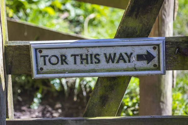 Sinal Marcando Direção Para Histórico Glastonbury Tor Somerset Reino Unido — Fotografia de Stock