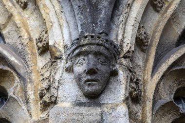 Wells, Somerset, İngiltere 'deki güzel Papazlar Kilisesi ve Kütüphanesi' nin dış kısmının mimari ayrıntıları..  