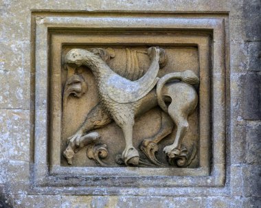 Wells, Somerset, İngiltere 'deki tarihi Wells Katedrali' nin dış tarafındaki bir heykelin yakın çekimi..