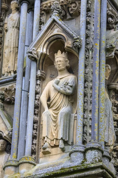 Primo Piano Delle Sculture All Esterno Della Storica Cattedrale Wells — Foto Stock