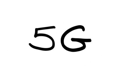 5G - beşinci nesil kablosuz iletişim teknolojisi, beyaz arka planda elle yazılmış..