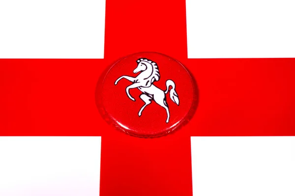 Distintivo Retratando Bandeira Condado Inglês Kent Retratado Sobre Bandeira Inglaterra — Fotografia de Stock