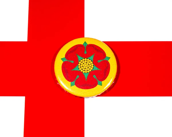 Distintivo Retratando Bandeira Condado Inglês Lancashire Retratado Sobre Bandeira Inglaterra — Fotografia de Stock