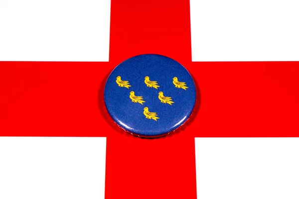 Distintivo Retratando Bandeira Condado Inglês Sussex Retratado Sobre Bandeira Inglaterra — Fotografia de Stock