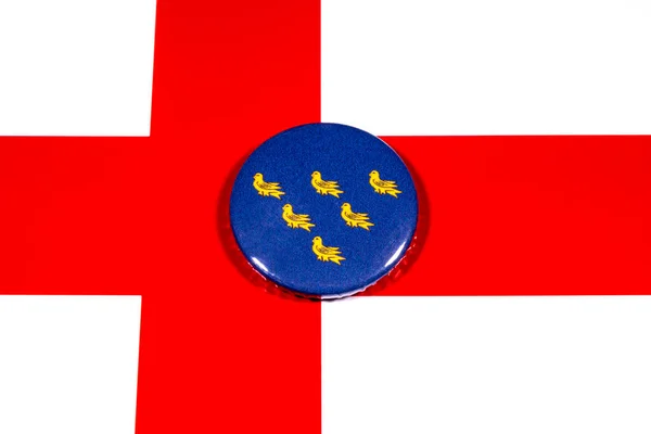 Distintivo Retratando Bandeira Condado Inglês Sussex Retratado Sobre Bandeira Inglaterra — Fotografia de Stock