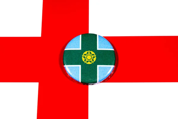 Distintivo Retratando Bandeira Condado Inglês Derbyshire Retratado Sobre Bandeira Inglaterra — Fotografia de Stock