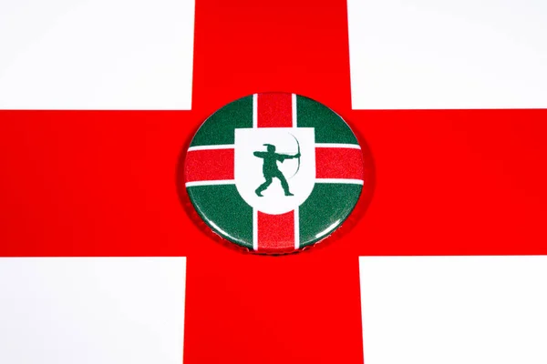Distintivo Retratando Bandeira Condado Inglês Nottinghamshire Retratado Sobre Bandeira Inglaterra — Fotografia de Stock