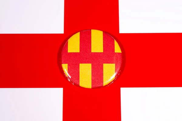 Distintivo Retratando Bandeira Condado Inglês Northumberland Retratado Sobre Bandeira Inglaterra — Fotografia de Stock