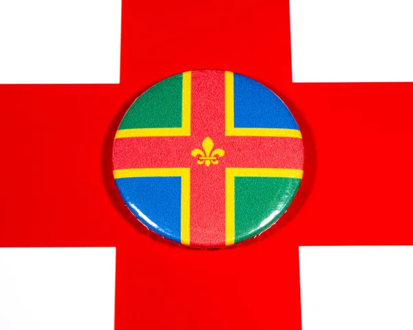 Distintivo Retratando Bandeira Condado Inglês Lincolnshire Retratado Sobre Bandeira Inglaterra — Fotografia de Stock