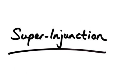 Beyaz arkaplana el yazısıyla Süper Mahkeme emri.