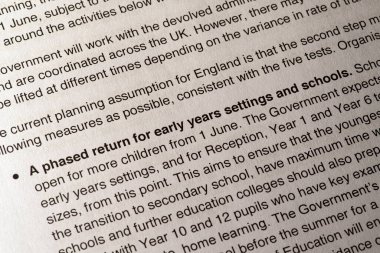 Londra, İngiltere - 11 Mayıs 2020: Birleşik Krallık Hükümetlerinin COVID-19 kurtarma stratejisini yeniden inşa etme planımız belgesine başkanlık eden Okullara Dönüş.