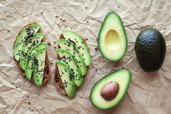 Fresh avocado toasts, breakfast — Stock Photo, Image