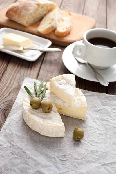 İle peynir brie kalıp — Stok fotoğraf