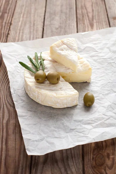 Queso con brie de moho — Foto de Stock