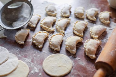 Evde öğle veya akşam yemeği için lezzetli köfte