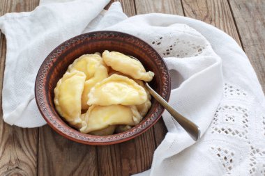 Evde öğle veya akşam yemeği için lezzetli köfte