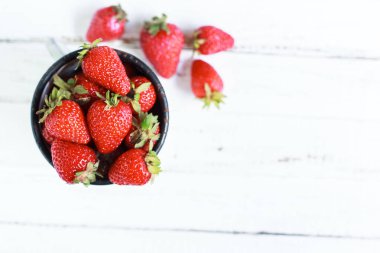 Bardakta taze çilek..