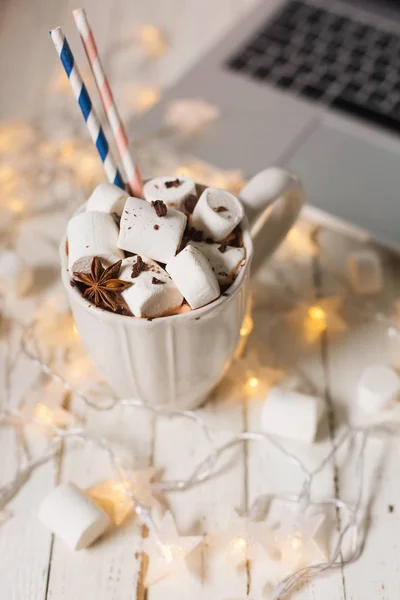 A cup of hot chocolate with marshmallows. — Stock Photo, Image