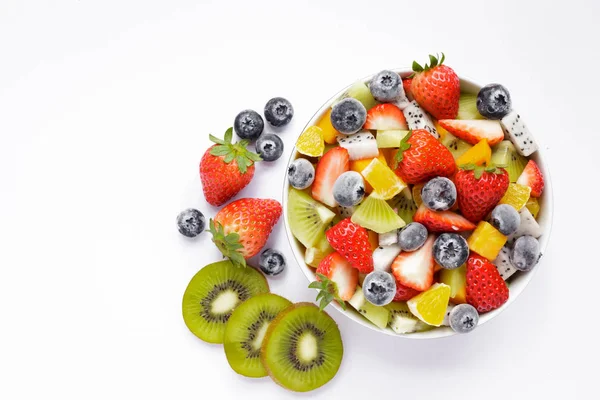 Een Kom Van Gezonde Salade Van Vers Fruit Een Witte — Stockfoto