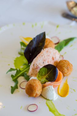 Güzel somon pate çanak