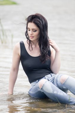 Doğa güzel esmer modeli