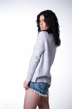 esmer modeli giyiyor rahat kıyafet