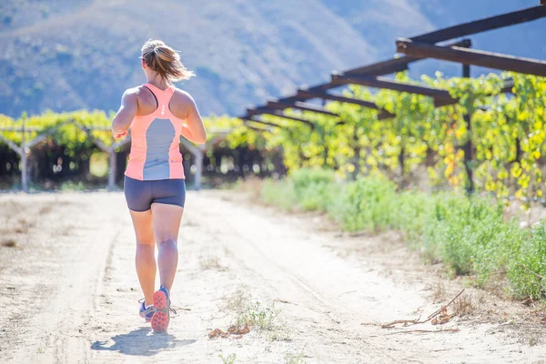 Mulher atleta jogging — Fotografia de Stock