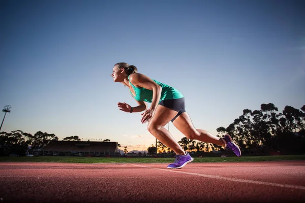 Fit atlete voorjaar — Stockfoto