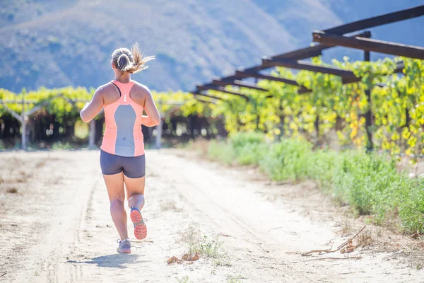 Mulher atleta jogging — Fotografia de Stock