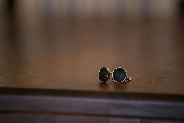 Wedding rings on table — Stock Photo, Image