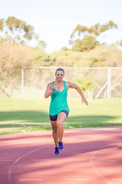 Fit atlete voorjaar — Stockfoto