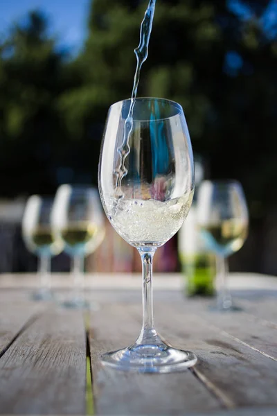 Bardak beyaz şarap — Stok fotoğraf