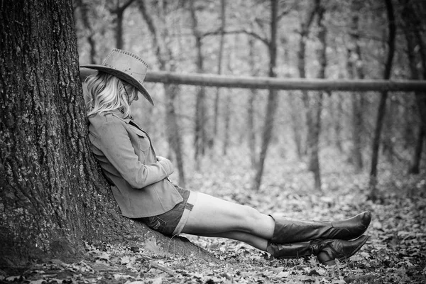 Retrato de bela elegância cowgirl — Fotografia de Stock