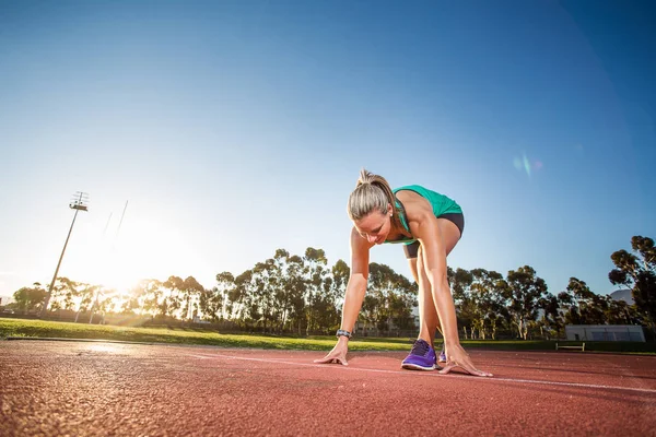 Kadın sprinter atlet — Stok fotoğraf