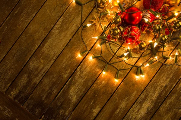 灯和圣诞球 — 图库照片