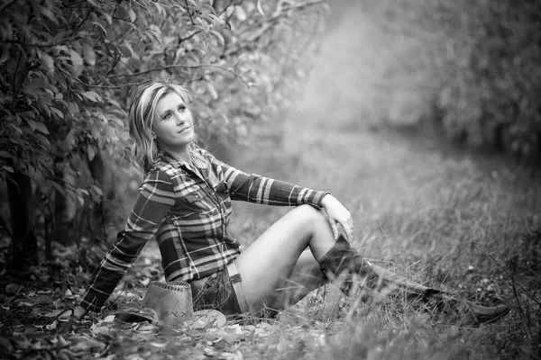 Retrato de bela elegância cowgirl — Fotografia de Stock