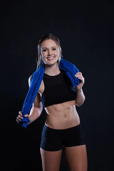 Beautiful female fitness model — Stock Photo, Image