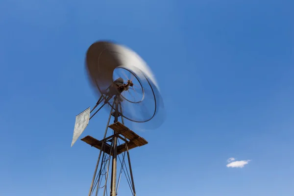 Nahaufnahme Weitwinkelbild einer Windmühle — Stockfoto