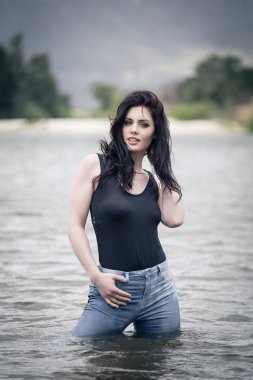 Doğa güzel esmer modeli