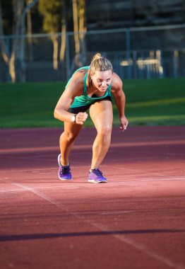 Kadın atlet bahar uygun