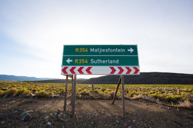 Yol işaret karayolu üzerinde 