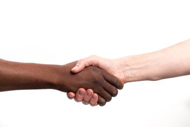 beyaz insan bir Afrika insan eli sürükleyici