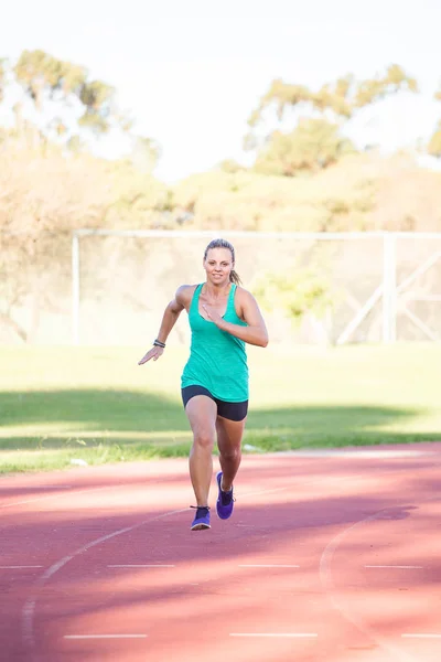 Ajuste mujer atleta primavera — Foto de Stock