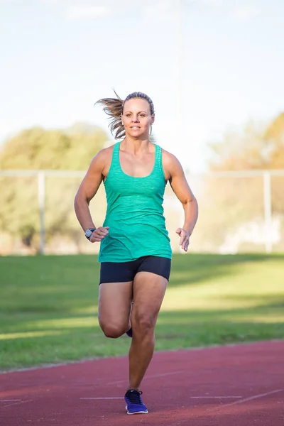 Fit atlete voorjaar — Stockfoto