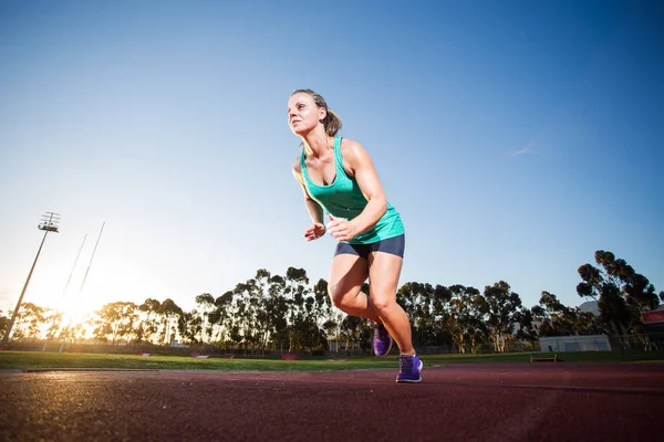 Ajuste mujer atleta primavera — Foto de Stock